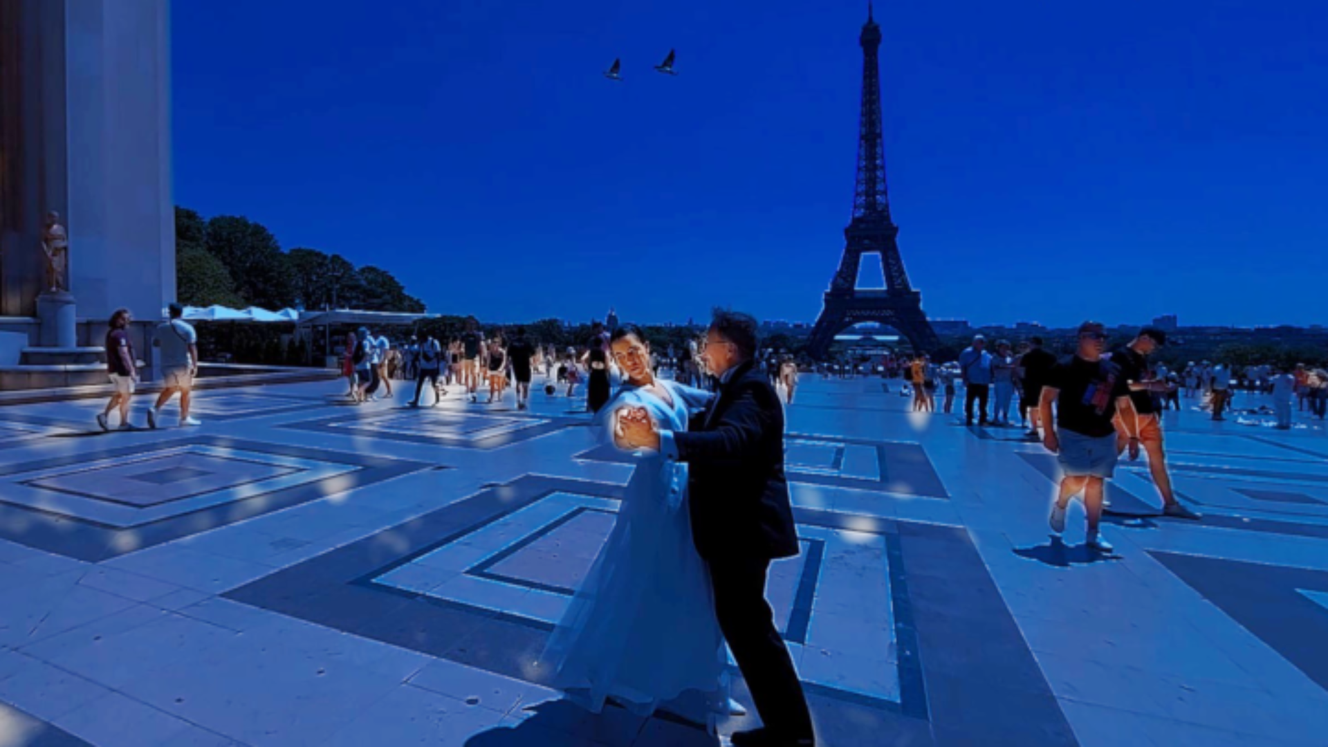 Waltzing at the Eiffel Tower 25 Jun 2023 - Paris (Video)